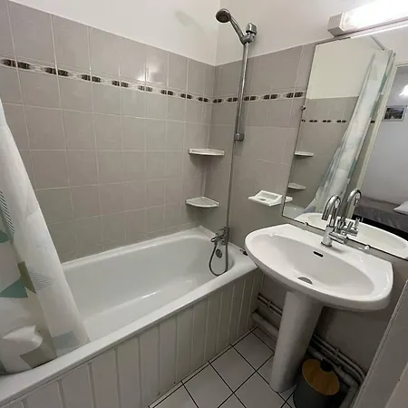 T2 A St Jean De Monts Avec Balcon Et Parking Prive - Fr-1-324a-67